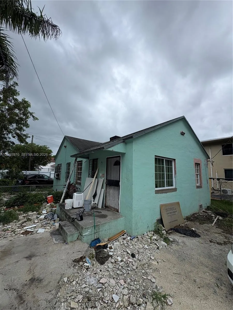 Foto de propiedad en 7812 NE Miami Court, Miami, FL 33138 Miami con MLS# 