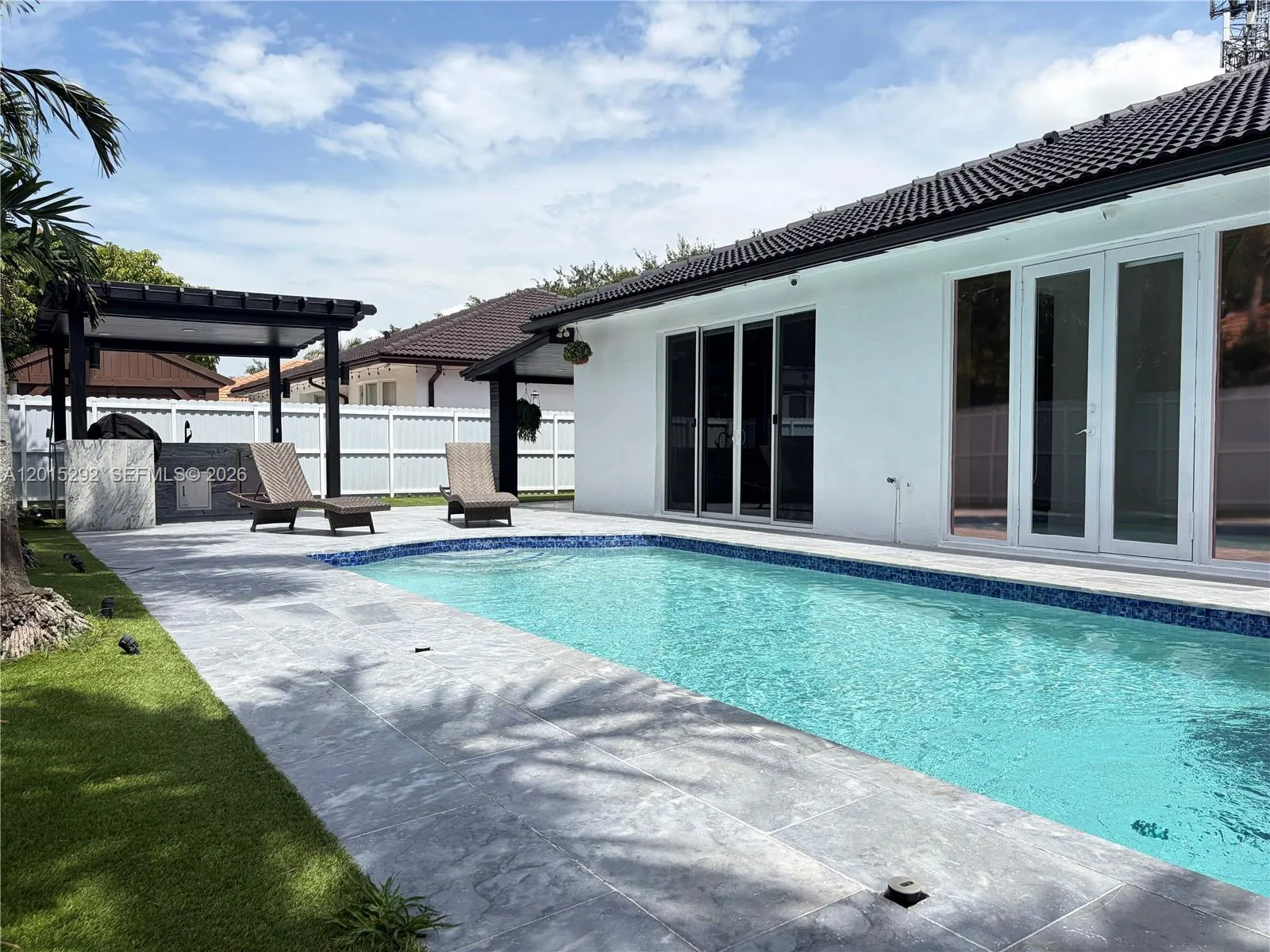 Foto de propiedad en 7814 NW 165th Street, Miami Lakes, FL 33016 Miami Lakes con MLS# 