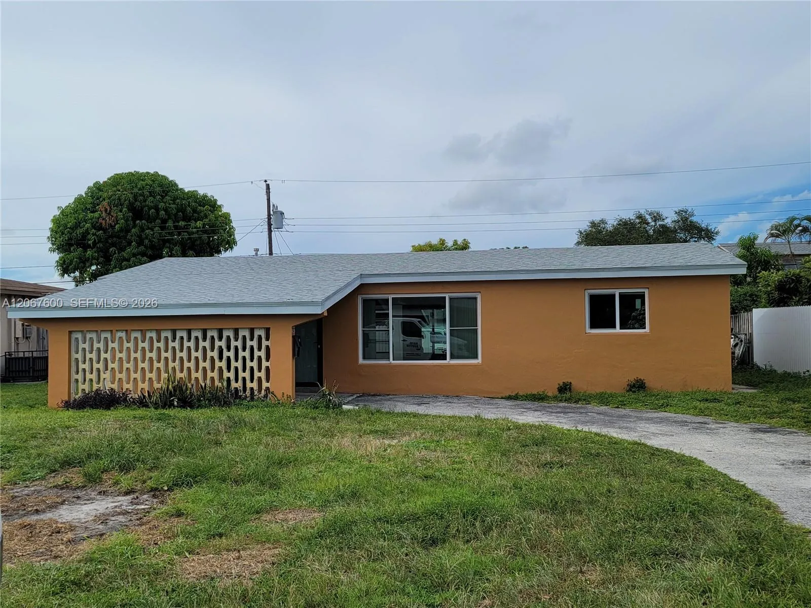Foto de propiedad en 7817 Panama Street, Miramar, FL 33023 Miramar con MLS# 