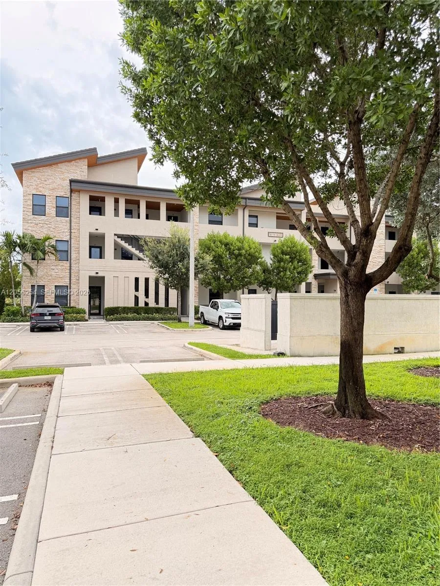 Foto de propiedad en 7819 NW 104th Avenue 22, Doral, FL 33178 Doral con MLS# 