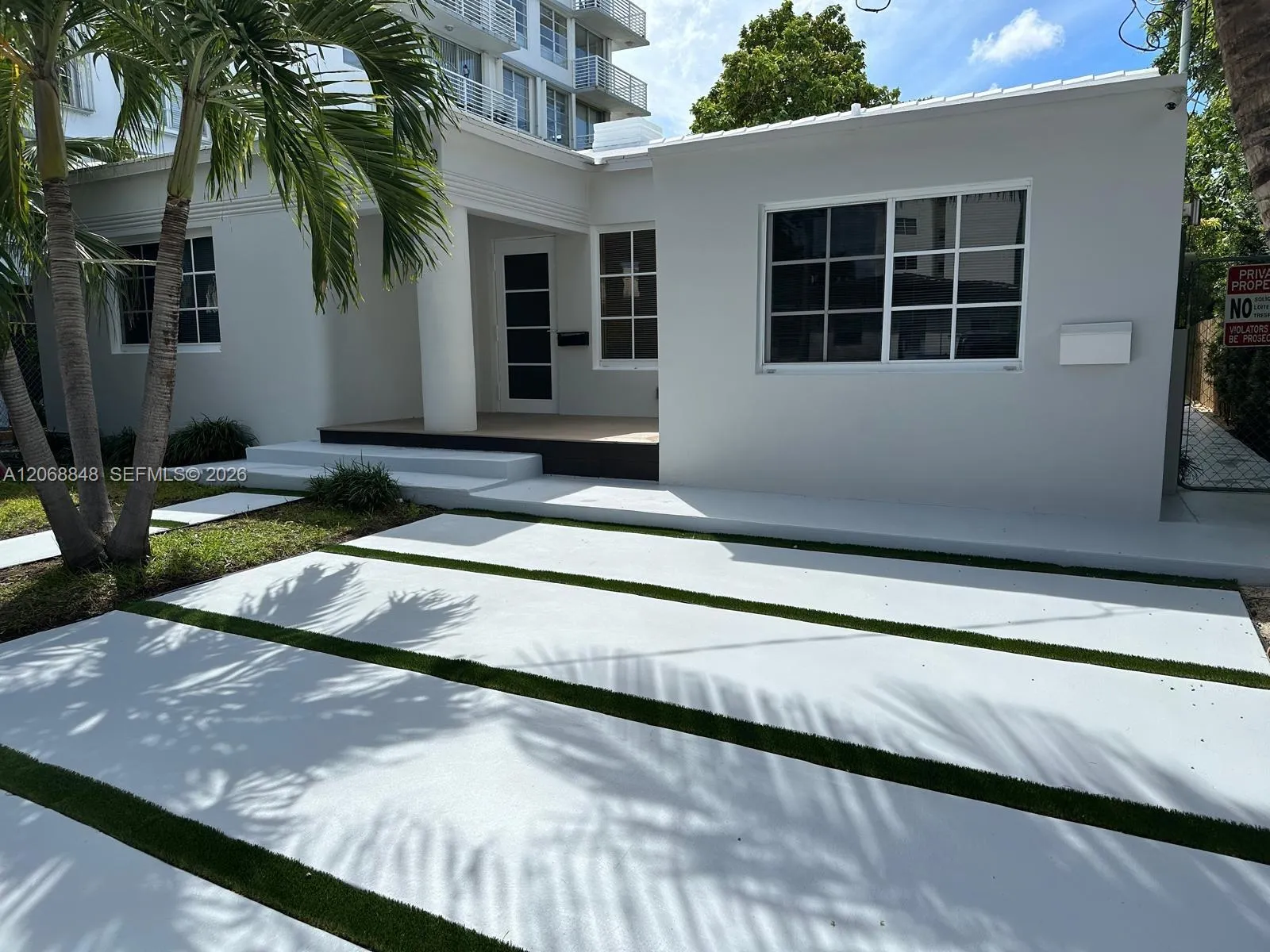 Foto de propiedad en 7820 Carlyle Avenue, Miami Beach, FL 33141 Miami Beach con MLS# 