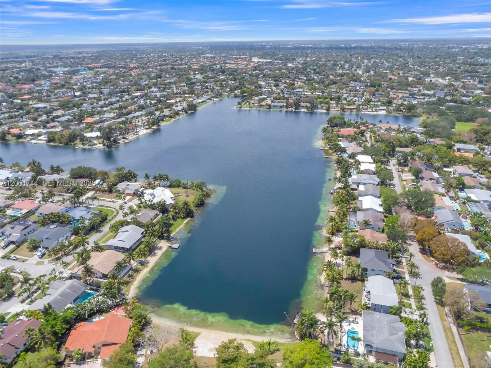 Foto de propiedad en 7820 SW 199th Terrace, Cutler Bay, FL 33189 Cutler Bay con MLS# 