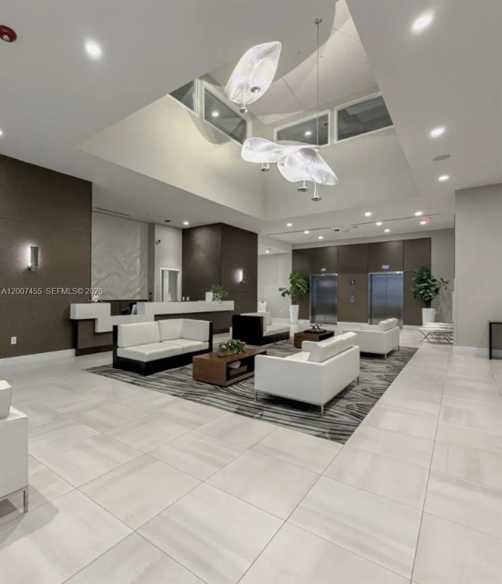 Foto de propiedad en 7825 NW 107th Avenue 221, Doral, FL 33178 Doral con MLS# 