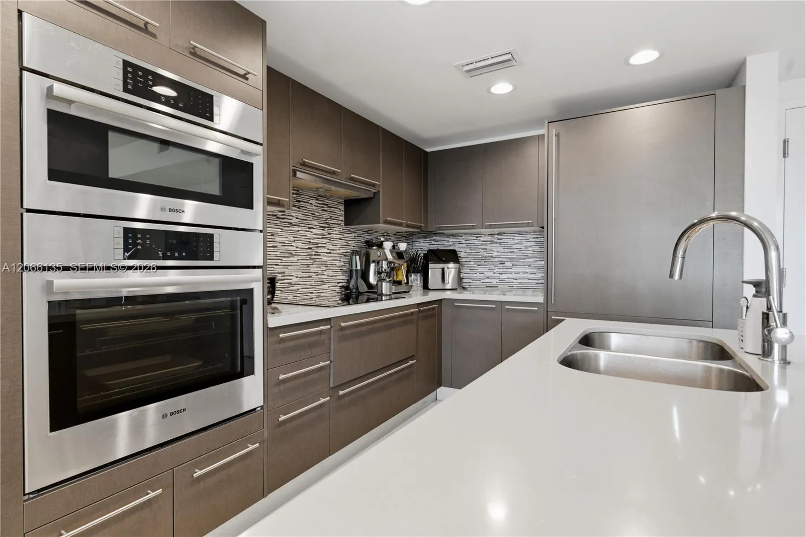 Foto de propiedad en 7825 NW 107th Avenue 710, Doral, FL 33178 Doral con MLS# 