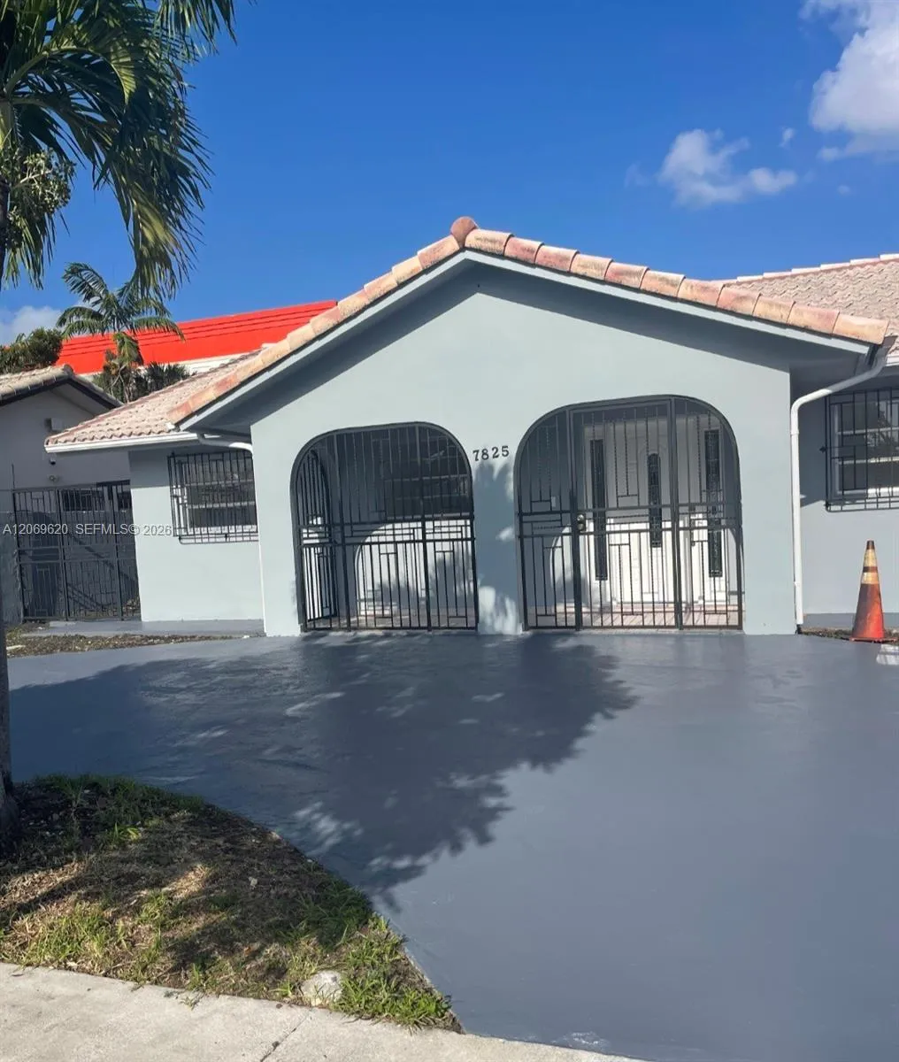 En Venta 7825 W 4th Lane, Hialeah, FL 33014, Hialeah, FL 33014