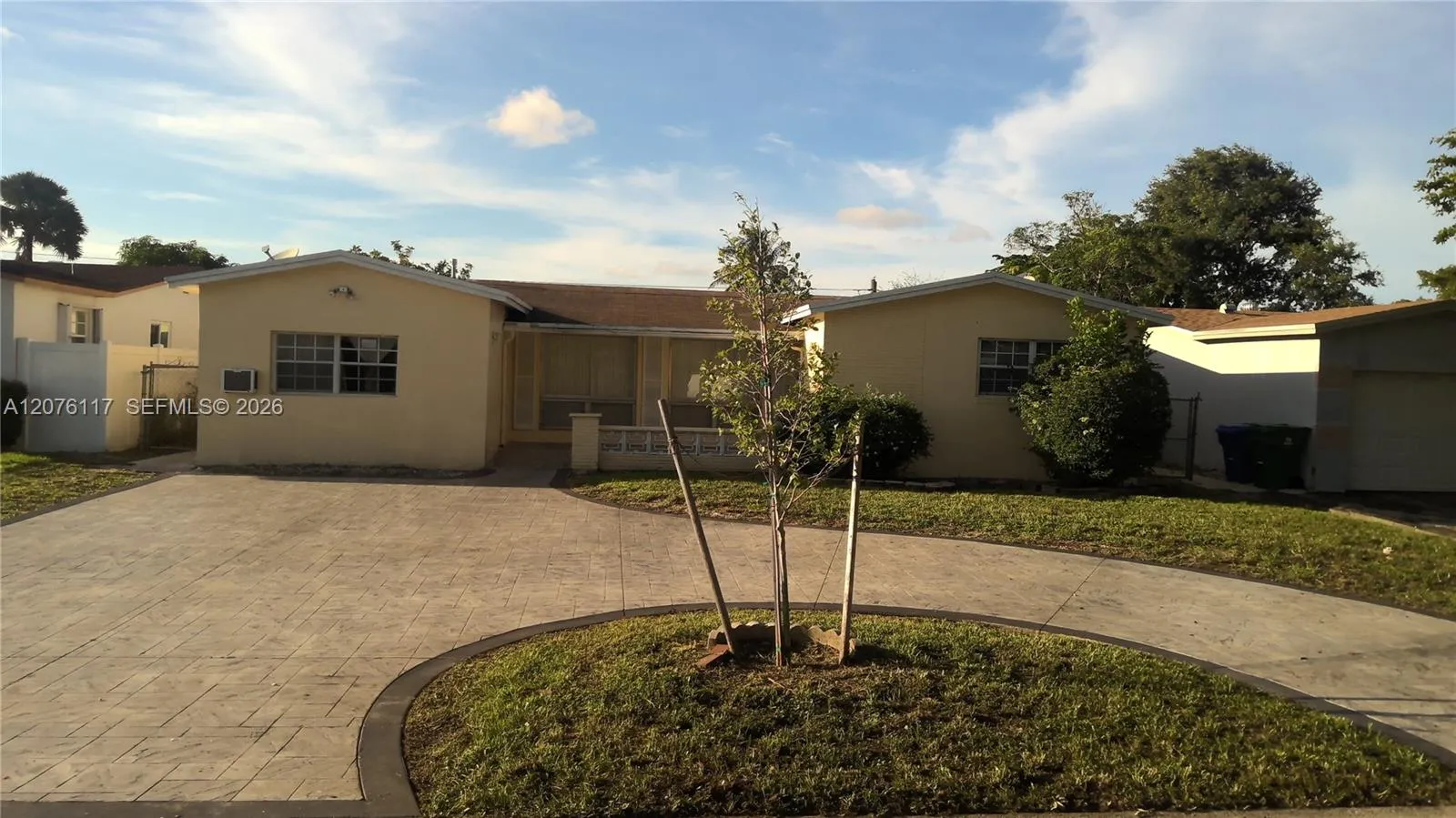 Foto de propiedad en 7829 Embassy Boulevard, Miramar, FL 33023 Miramar con MLS# 