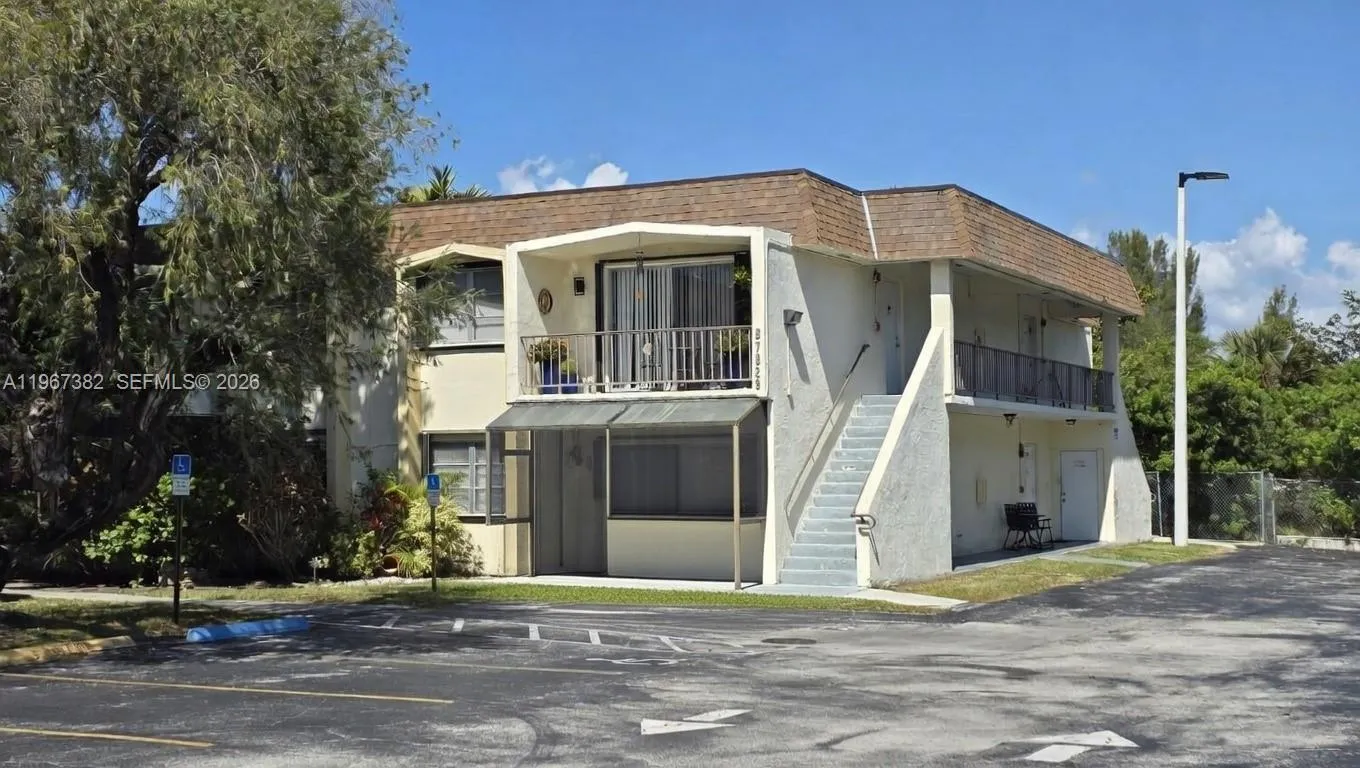 Foto de propiedad en 7829 Miller Drive B104, Miami, FL 33155 Miami con MLS# 