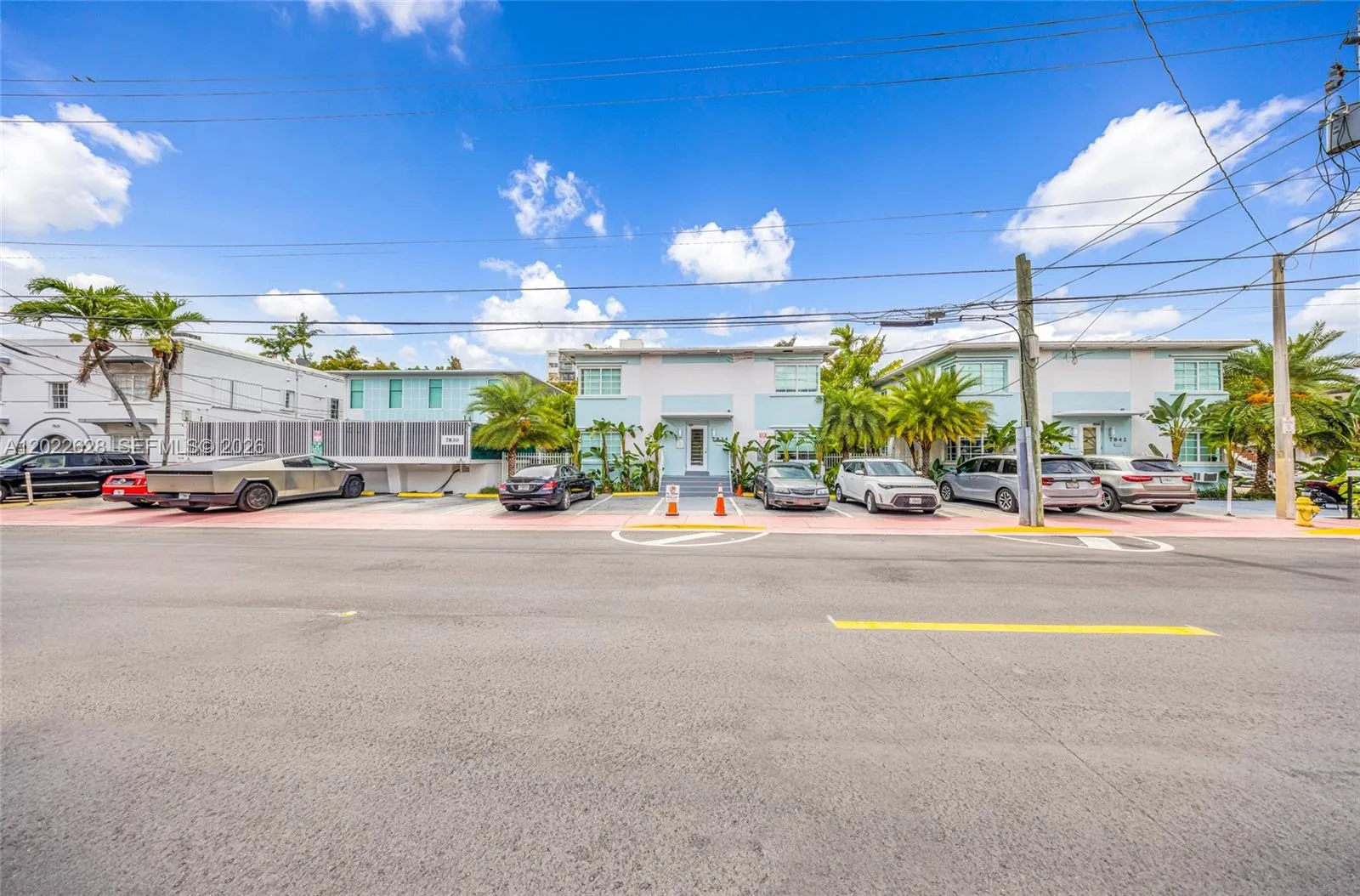 Foto de propiedad en 7830 Abbott Avenue 25, Miami Beach, FL 33141 Miami Beach con MLS# 