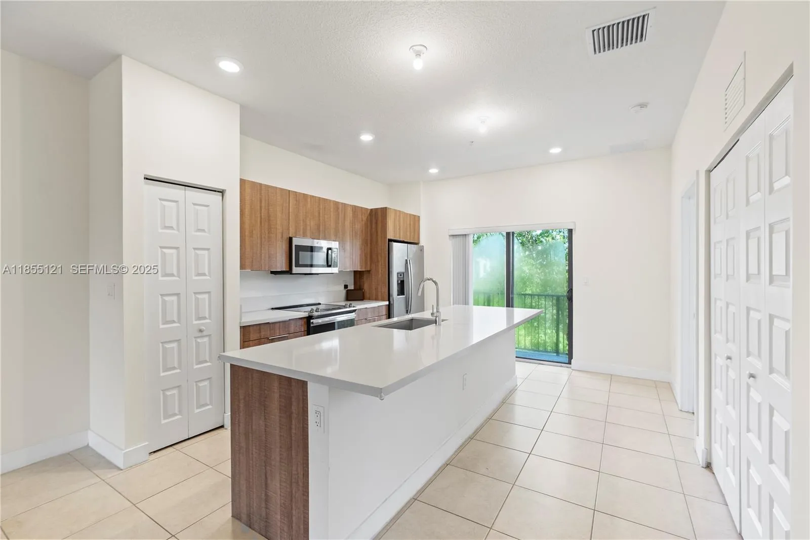 Foto de propiedad en 7831 NW 104th Avenue 22, Doral, FL 33178 Doral con MLS# 