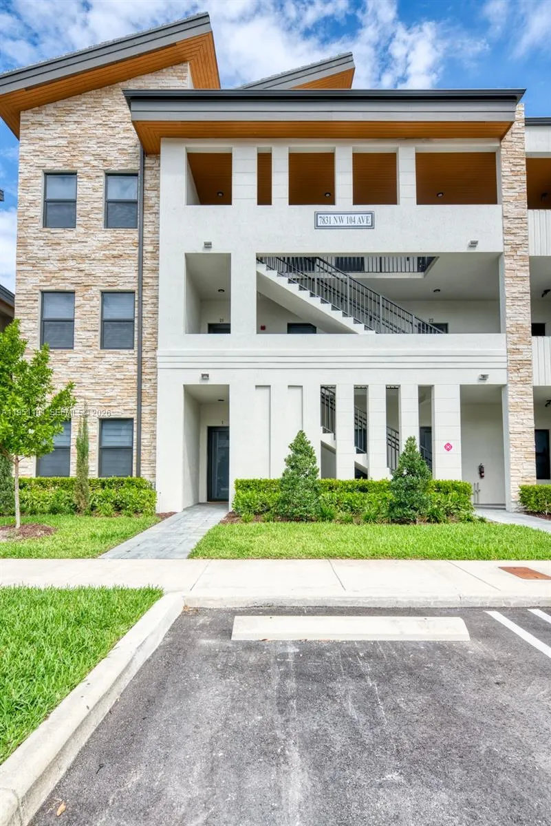 Foto de propiedad en 7831 NW 104th Avenue 23, Doral, FL 33178 Doral con MLS# 