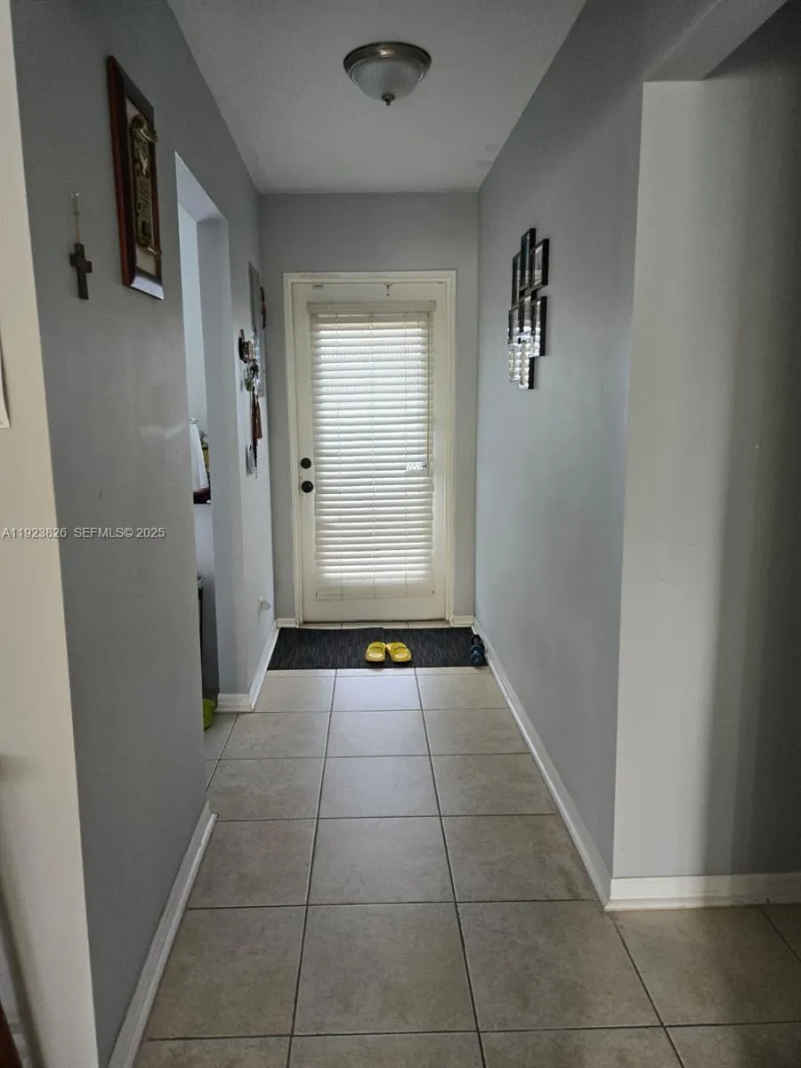 Foto de propiedad en 7837 Golf Cir Drive 310, Margate, FL 33063 Margate con MLS# 