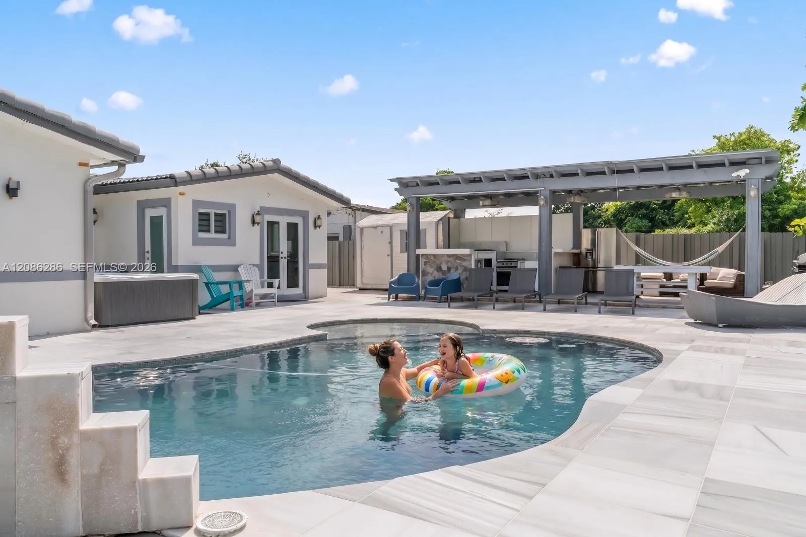 Foto de propiedad en 7843 NW 172nd Street 1, Hialeah, FL 33015 Hialeah con MLS# 