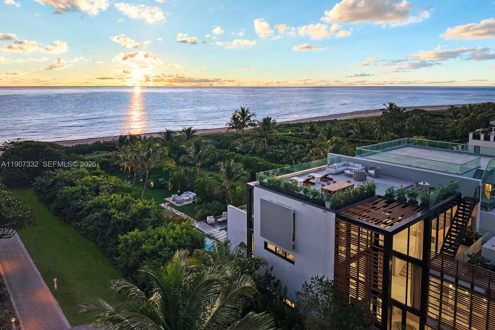 Foto de propiedad en 7845 Atlantic Way, Miami Beach, FL 33141 Miami Beach con MLS# 