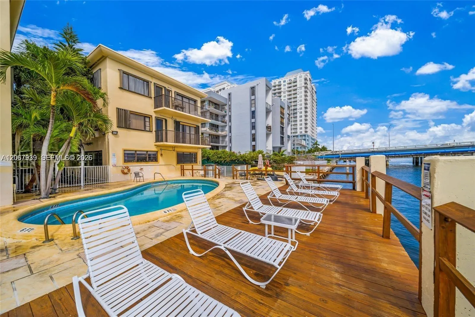Foto de propiedad en 7845 NE Bayshore Court 12A, Miami, FL 33138 Miami con MLS# 