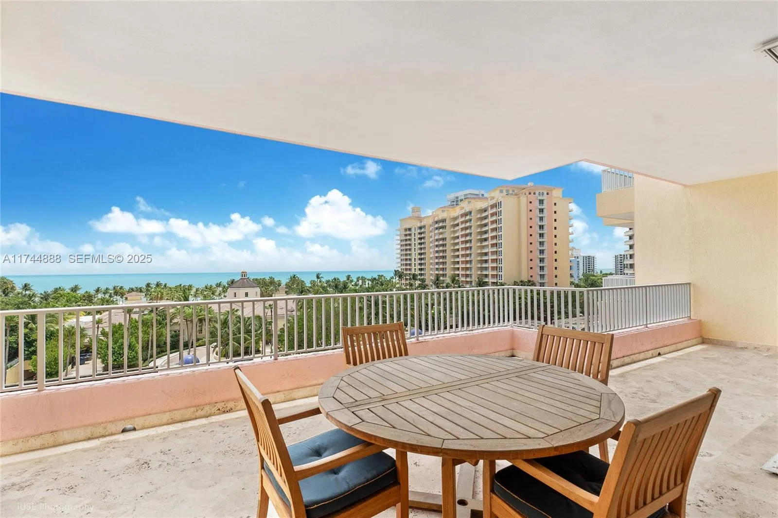 Foto de propiedad en 785 Crandon Boulevard 705/805, Key Biscayne, FL 33149 Key Biscayne con MLS# 