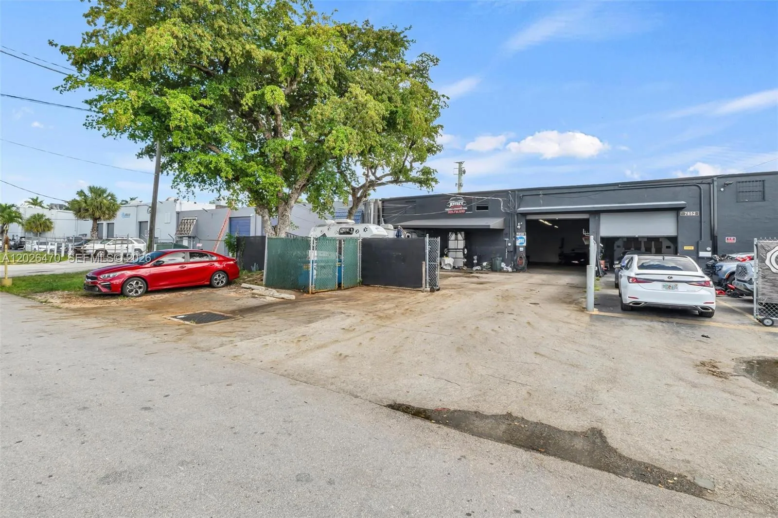 Foto de propiedad en 7850 NW 56th Street, Doral, FL 33166 Doral con MLS# 
