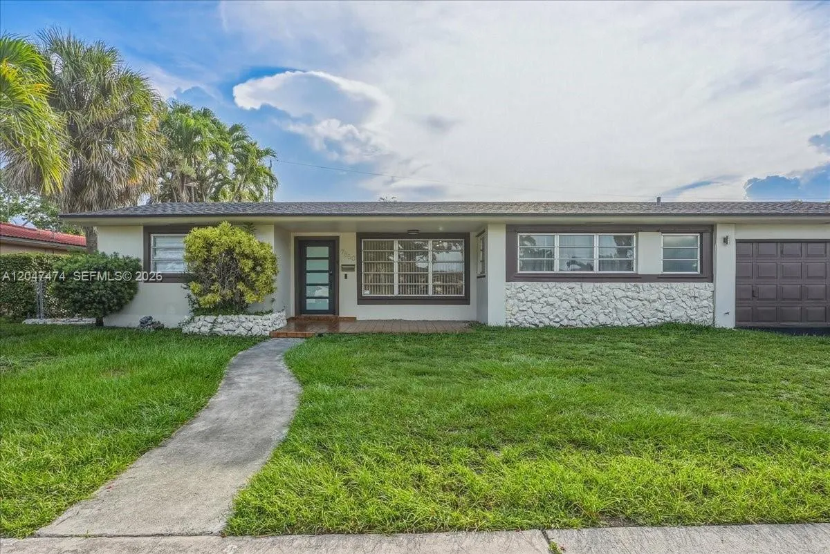 En Venta 7850 W 16th Avenue, Hialeah, FL 33014, Hialeah, FL 33014