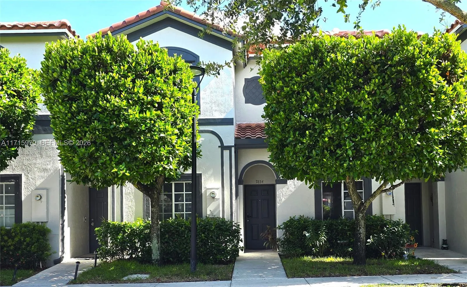 Foto de propiedad en 7854 Catalina Circle, Tamarac, FL 33321 Tamarac con MLS# 
