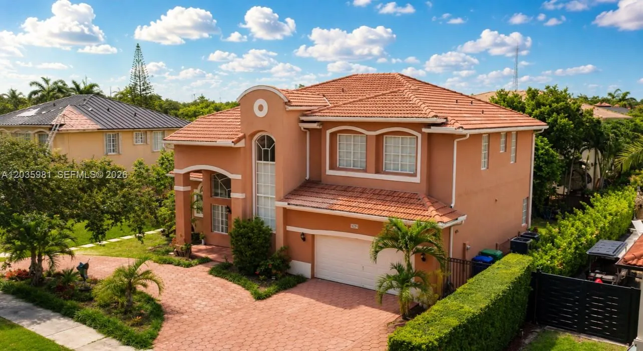 Foto de propiedad en 7856 NW 167th Terrace, Miami Lakes, FL 33016 Miami Lakes con MLS# 
