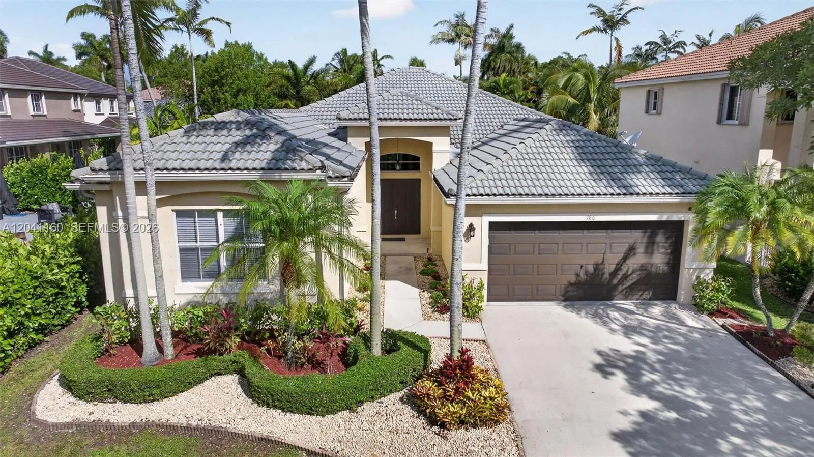 Foto de propiedad en 786 Nandina Drive, Weston, FL 33327 Weston con MLS# 