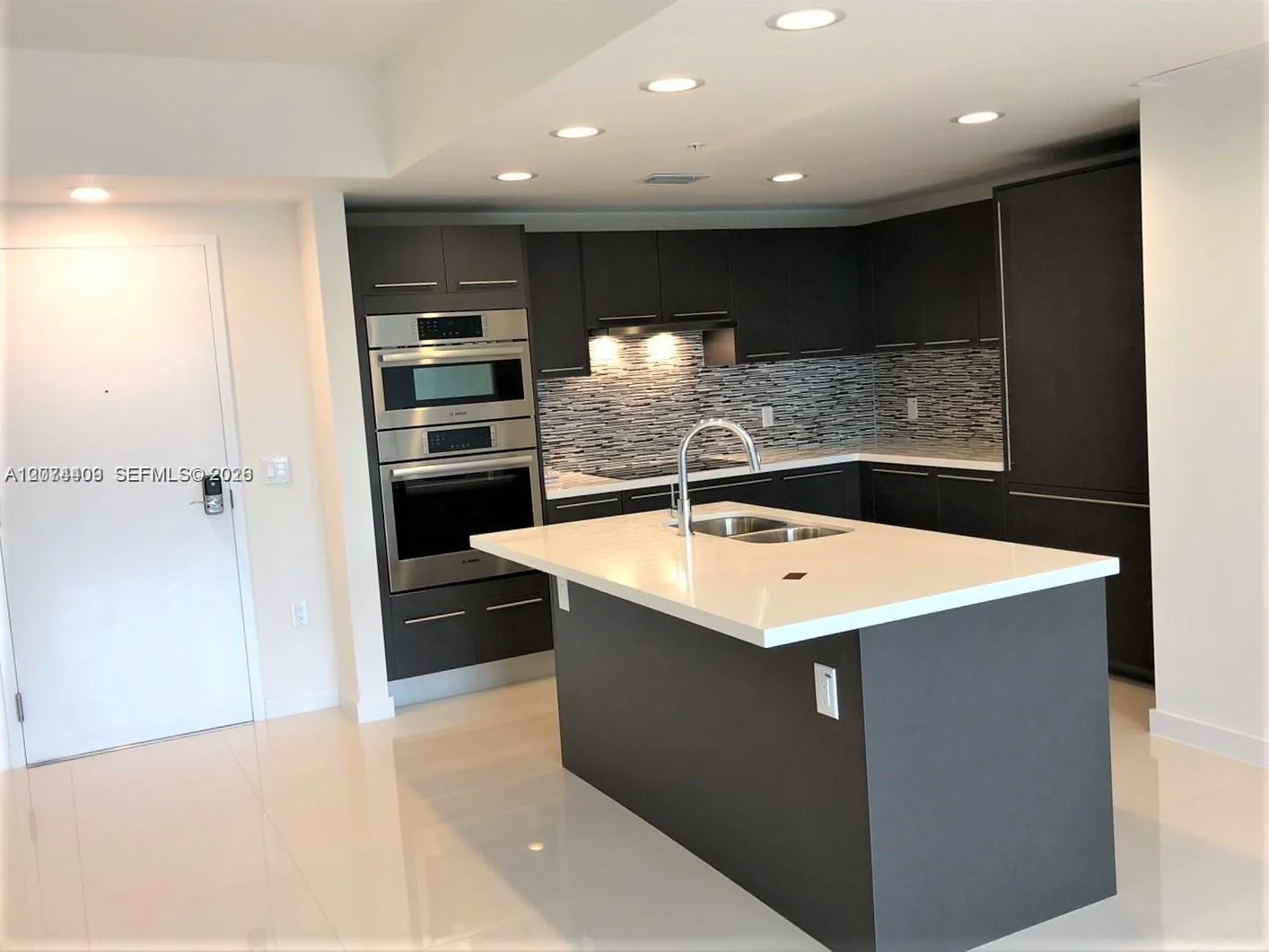 Foto de propiedad en 7875 NW 107th Avenue 406, Doral, FL 33178 Doral con MLS# 