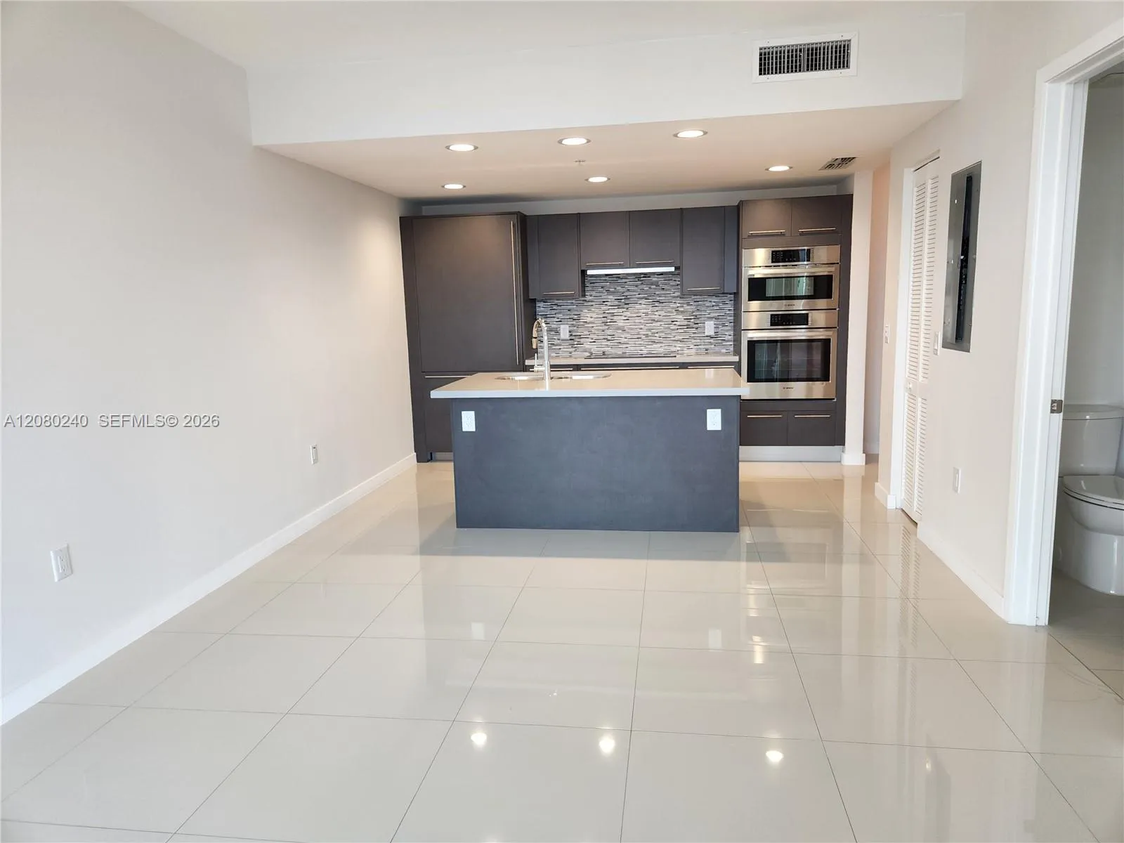Foto de propiedad en 7875 NW 107th Avenue 711, Doral, FL 33178 Doral con MLS# 