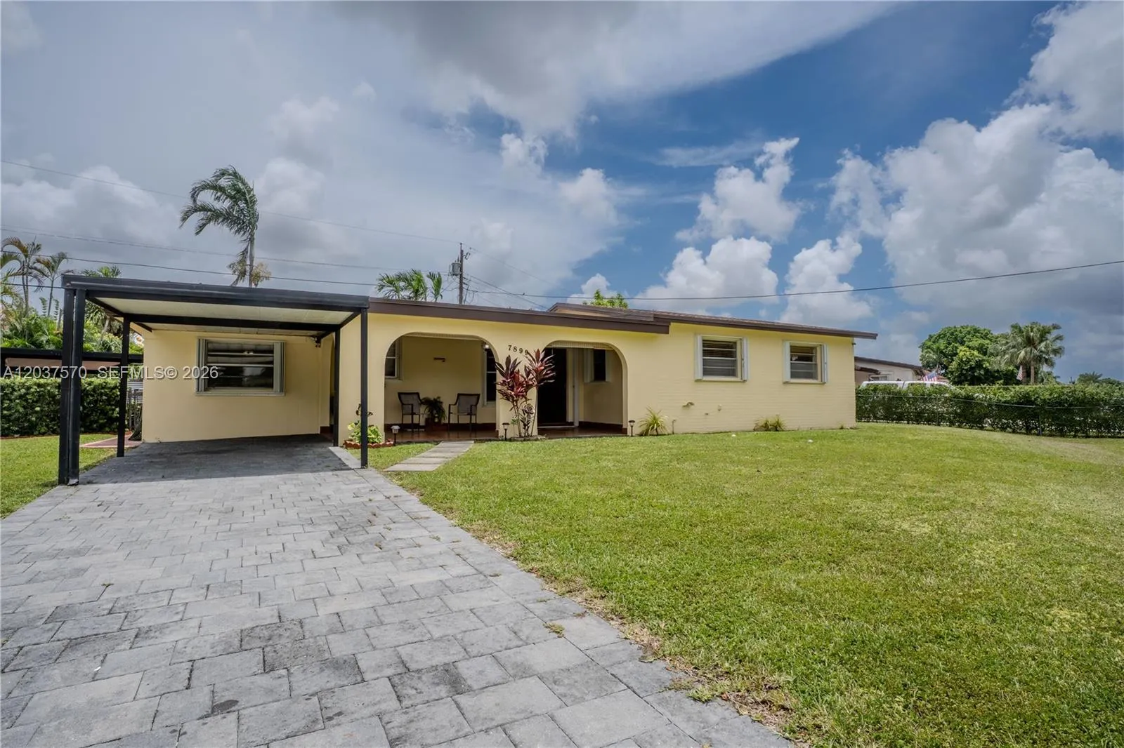 Foto de propiedad en 7899 NW 174th Terrace, Hialeah, FL 33015 Hialeah con MLS# 