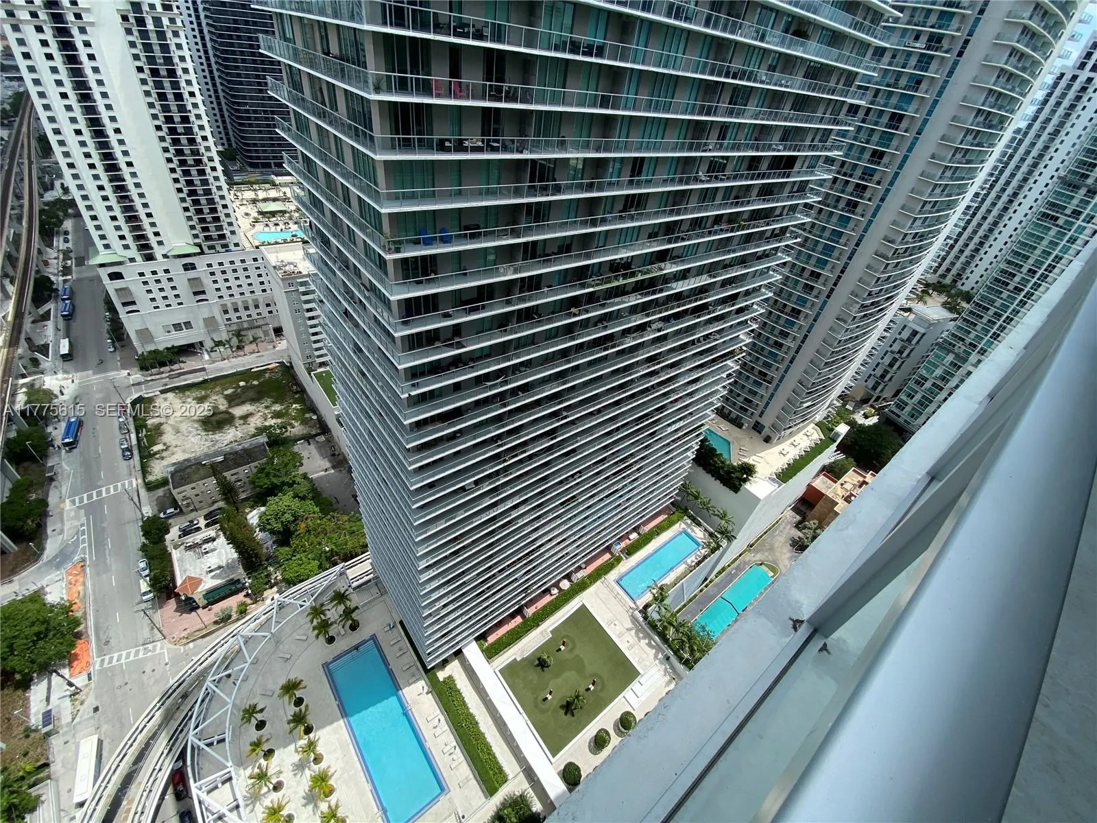 Foto de propiedad en 79 SW 12 Street 3810-S, Miami, FL 33130 Miami con MLS# 