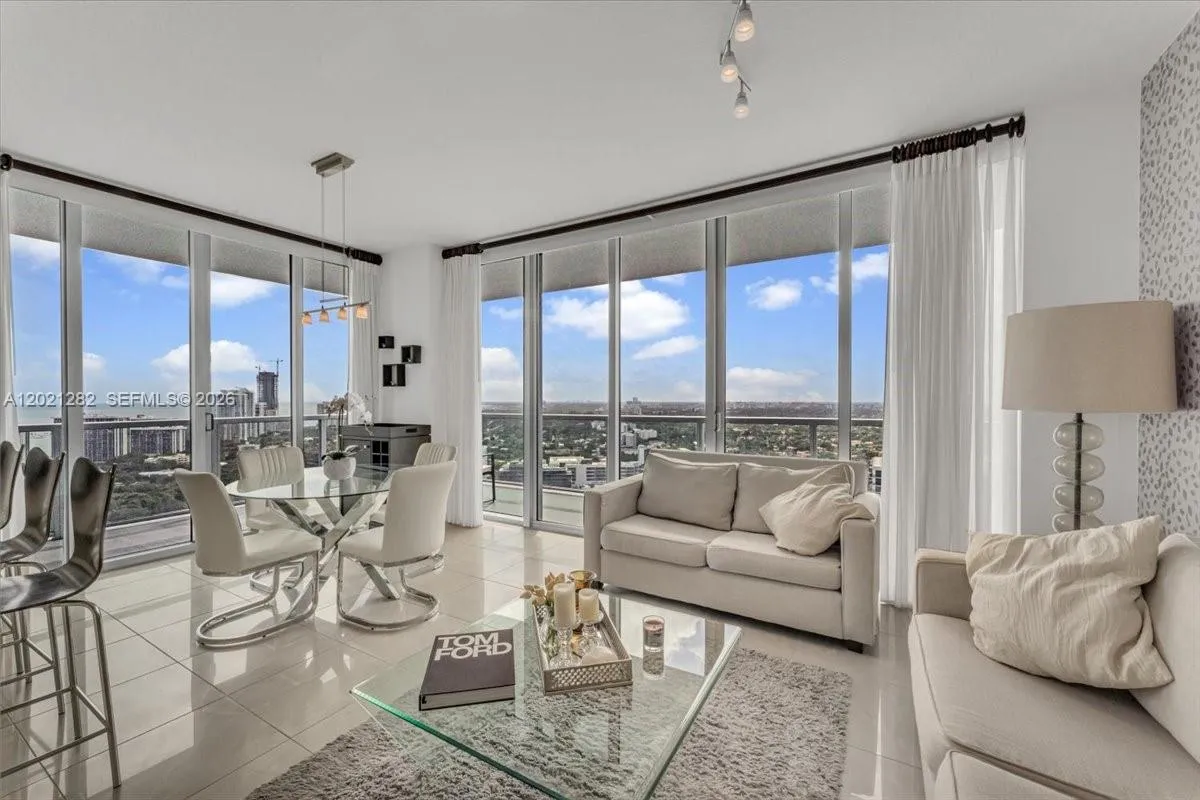 Foto de propiedad en 79 SW 12th Street 3401-S, Miami, FL 33130 Miami con MLS# 