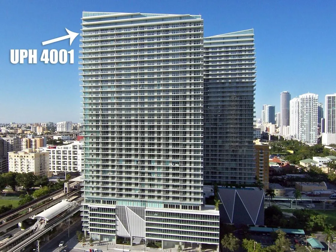 Foto de propiedad en 79 SW 12th Street UPH4001-S, Miami, FL 33130 Miami con MLS# 