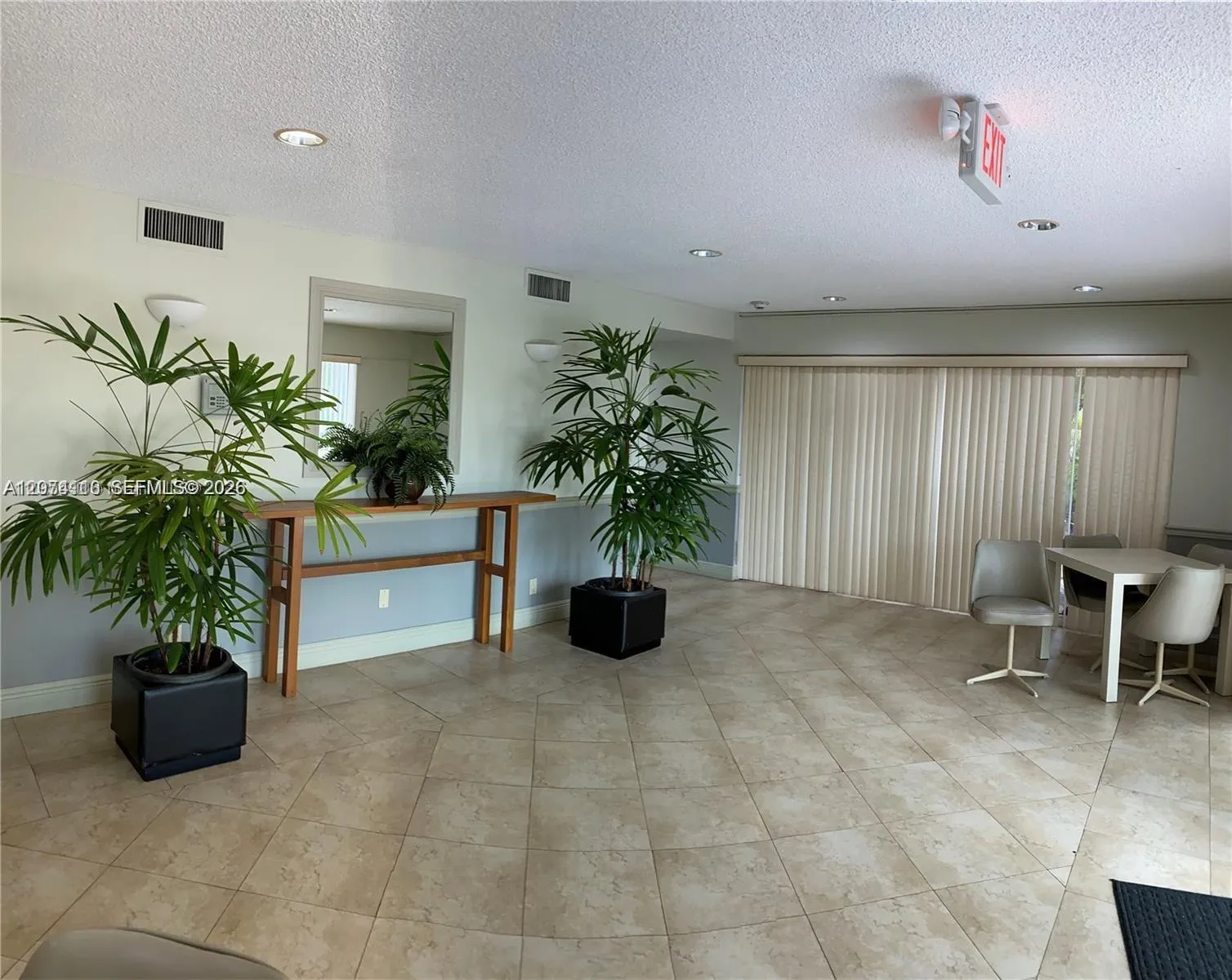 Foto de propiedad en 7900 Camino Circle 403, Miami, FL 33143 Miami con MLS# 