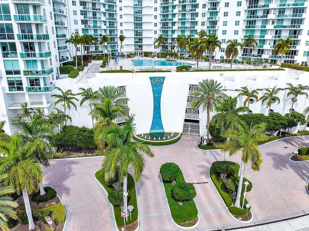 Foto de propiedad en 7900 Harbor Island Drive 1408, North Bay Village, FL 33141 North Bay Village con MLS# 