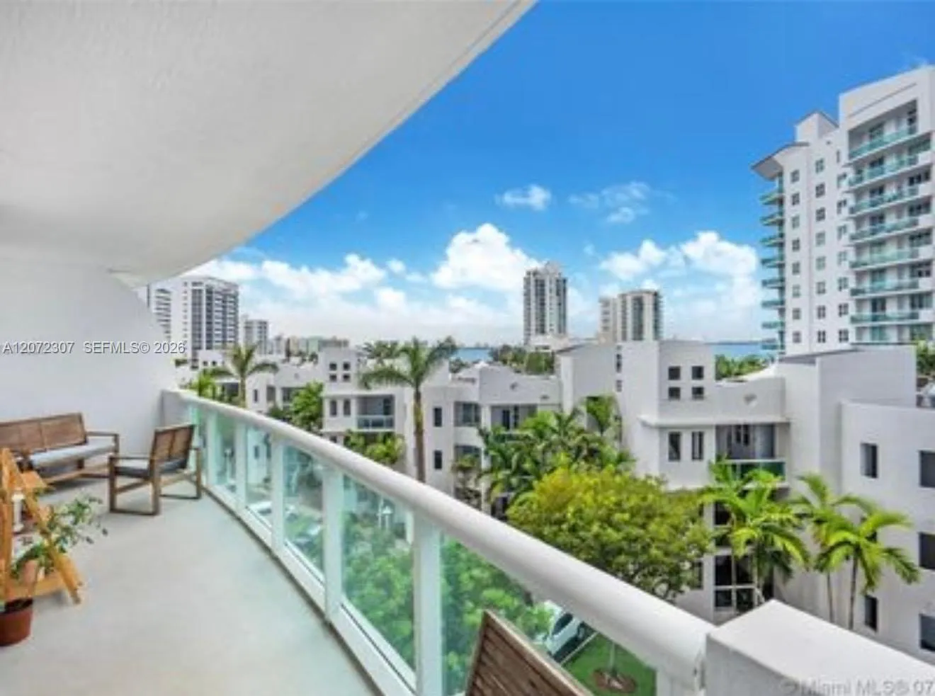 Foto de propiedad en 7900 Harbor Island Drive 505, North Bay Village, FL 33141 North Bay Village con MLS# 