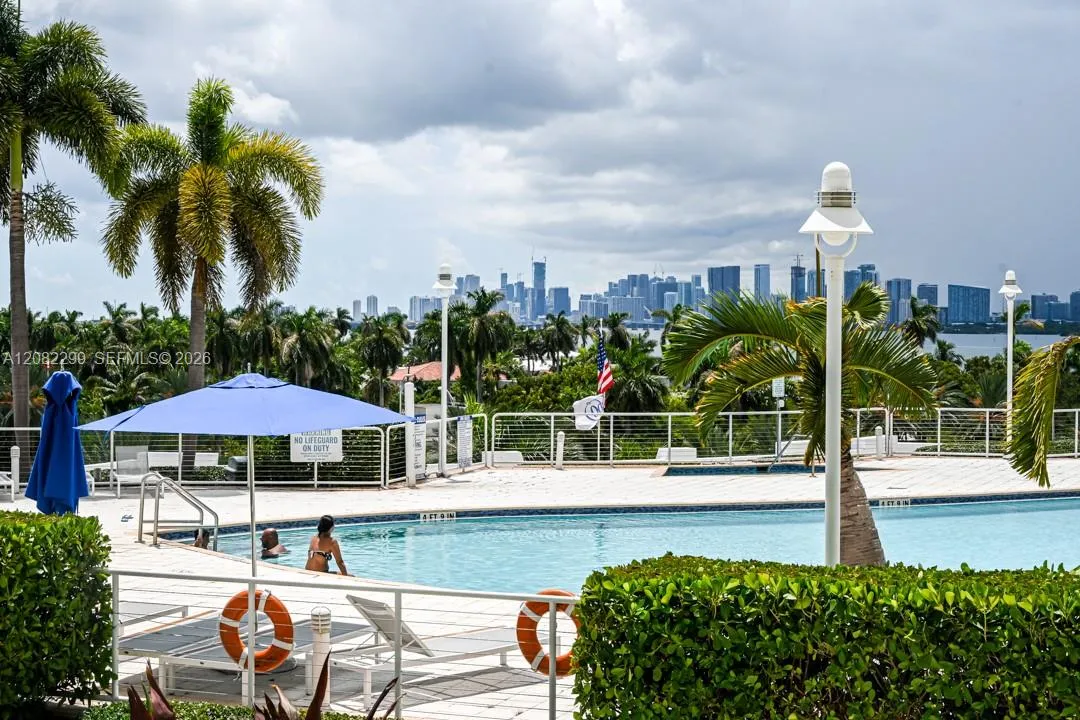 Foto de propiedad en 7900 Harbor Island Drive 606, North Bay Village, FL 33141 North Bay Village con MLS# 