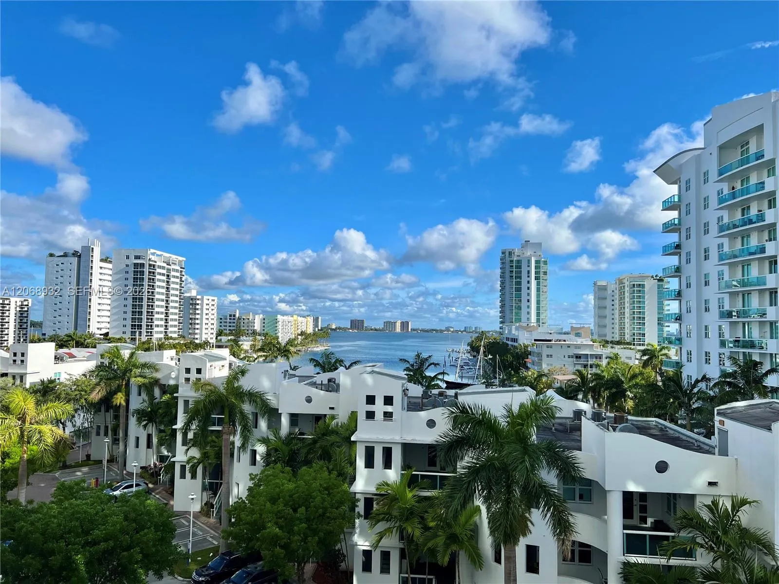Foto de propiedad en 7900 Harbor Island Drive 608, North Bay Village, FL 33141 North Bay Village con MLS# 