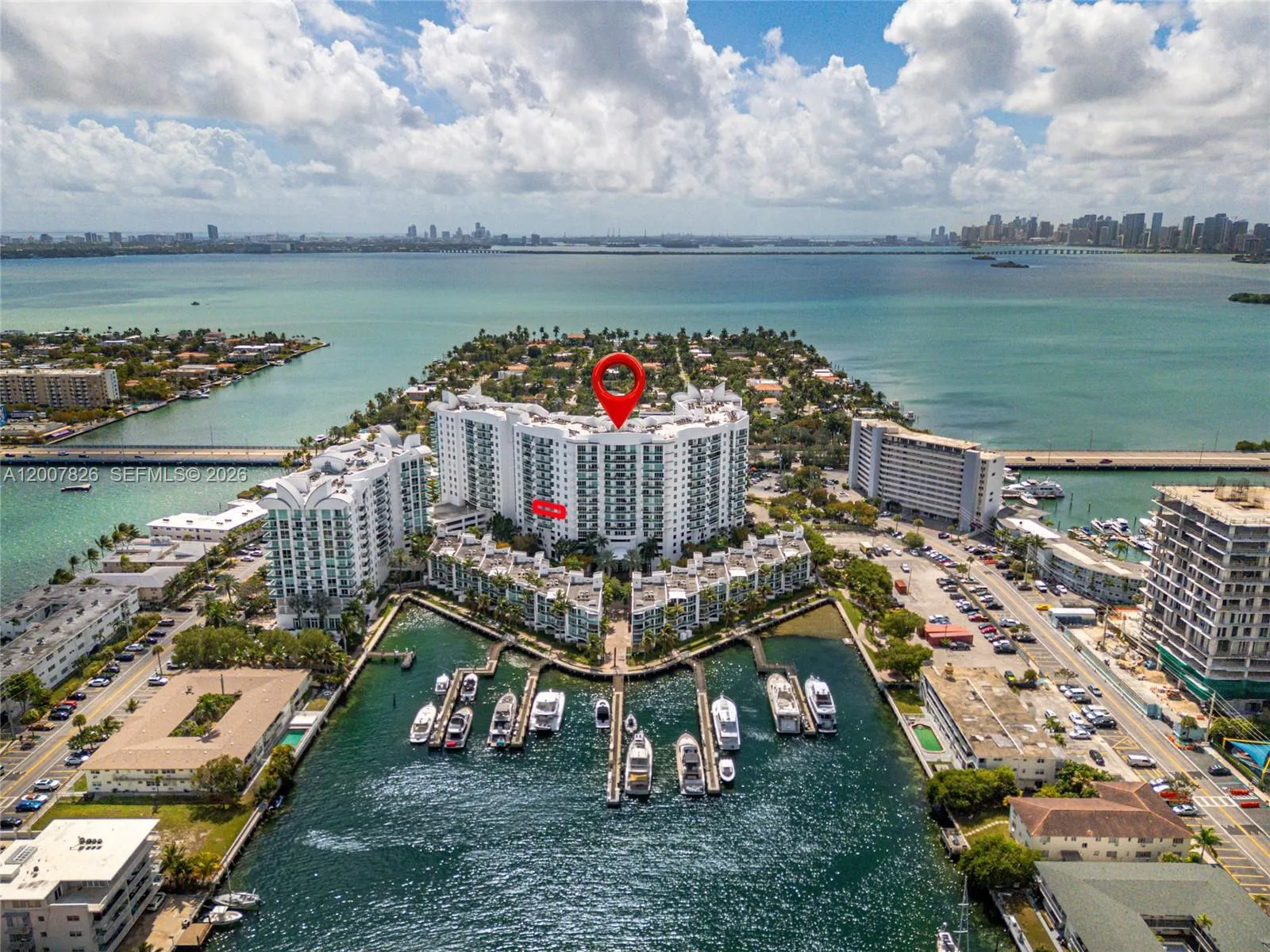 Foto de propiedad en 7900 Harbor Island Drive 703, North Bay Village, FL 33141 North Bay Village con MLS# 