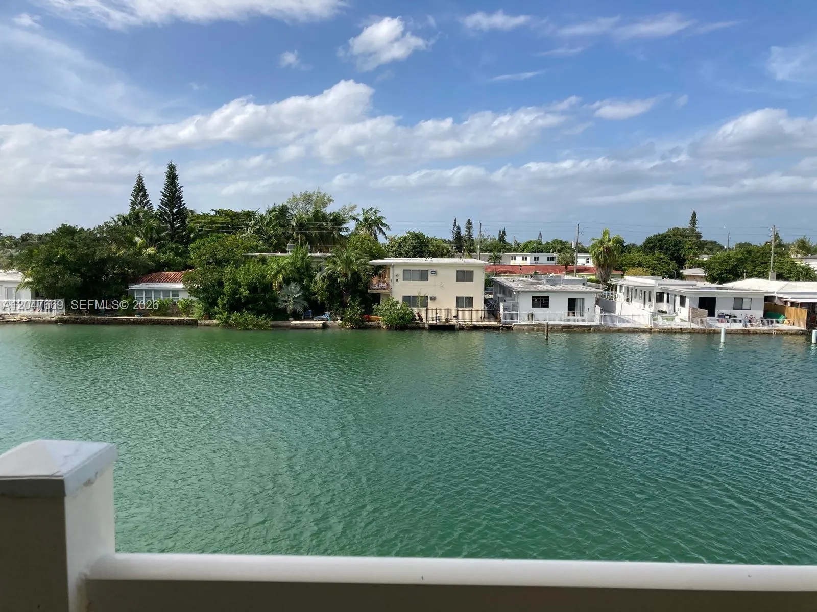 Foto de propiedad en 7900 Tatum Waterway Drive 305, Miami Beach, FL 33141 Miami Beach con MLS# 