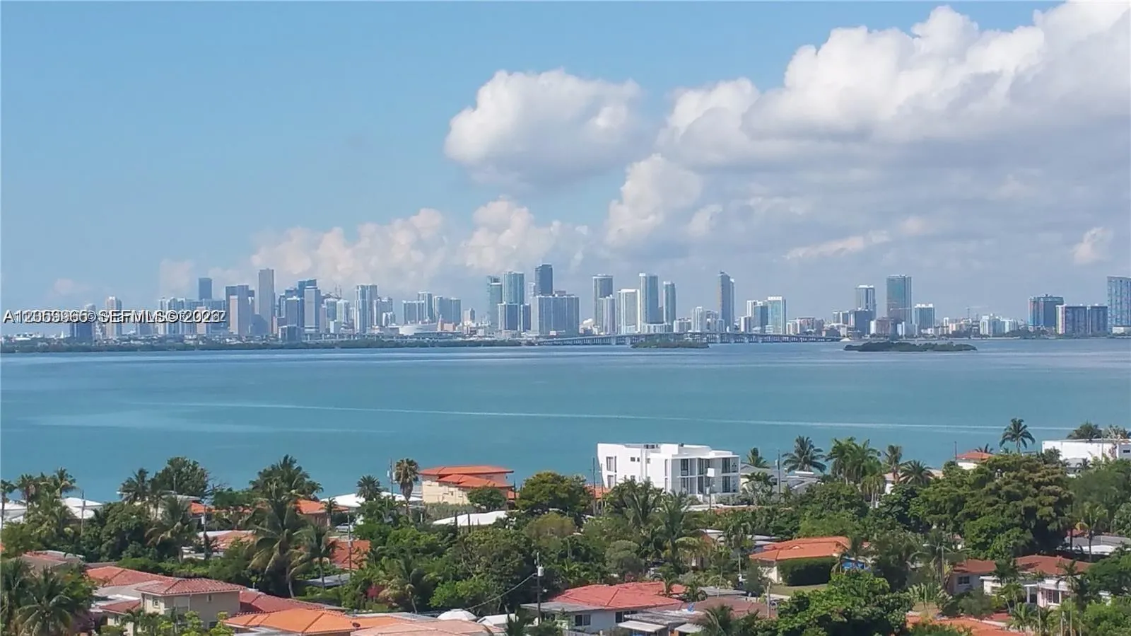 Foto de propiedad en 7901 Hispanola Avenue 1012, North Bay Village, FL 33141 North Bay Village con MLS# 