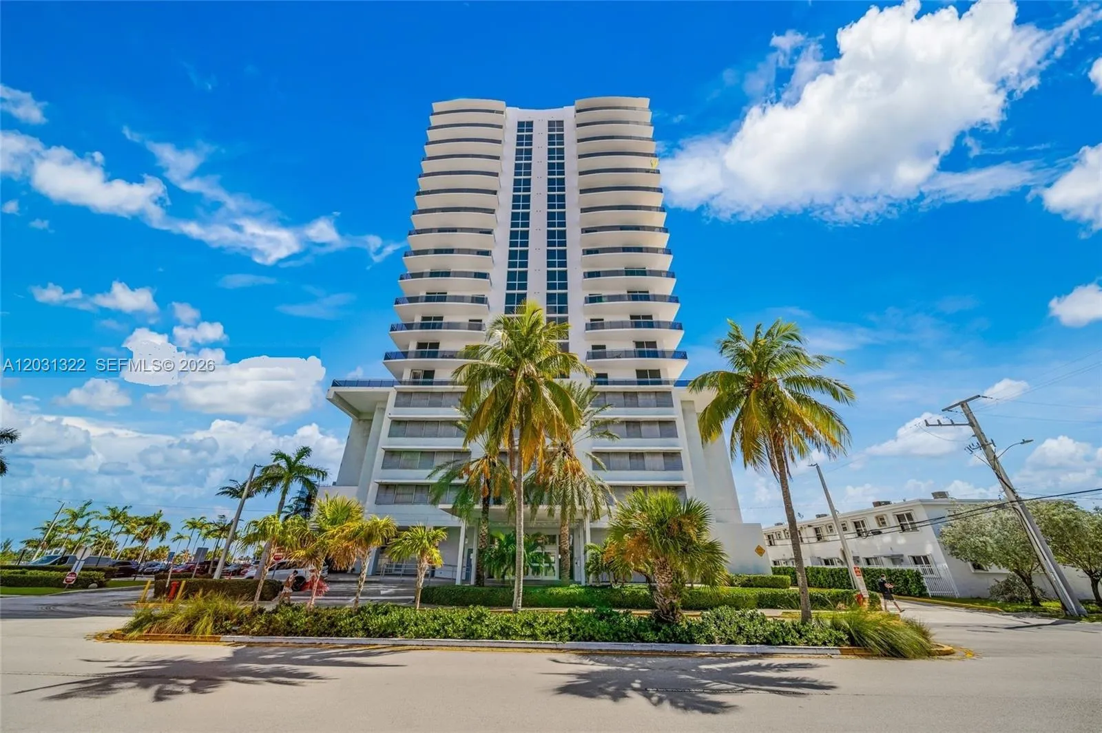 Foto de propiedad en 7901 Hispanola Avenue 1601, North Bay Village, FL 33141 North Bay Village con MLS# 