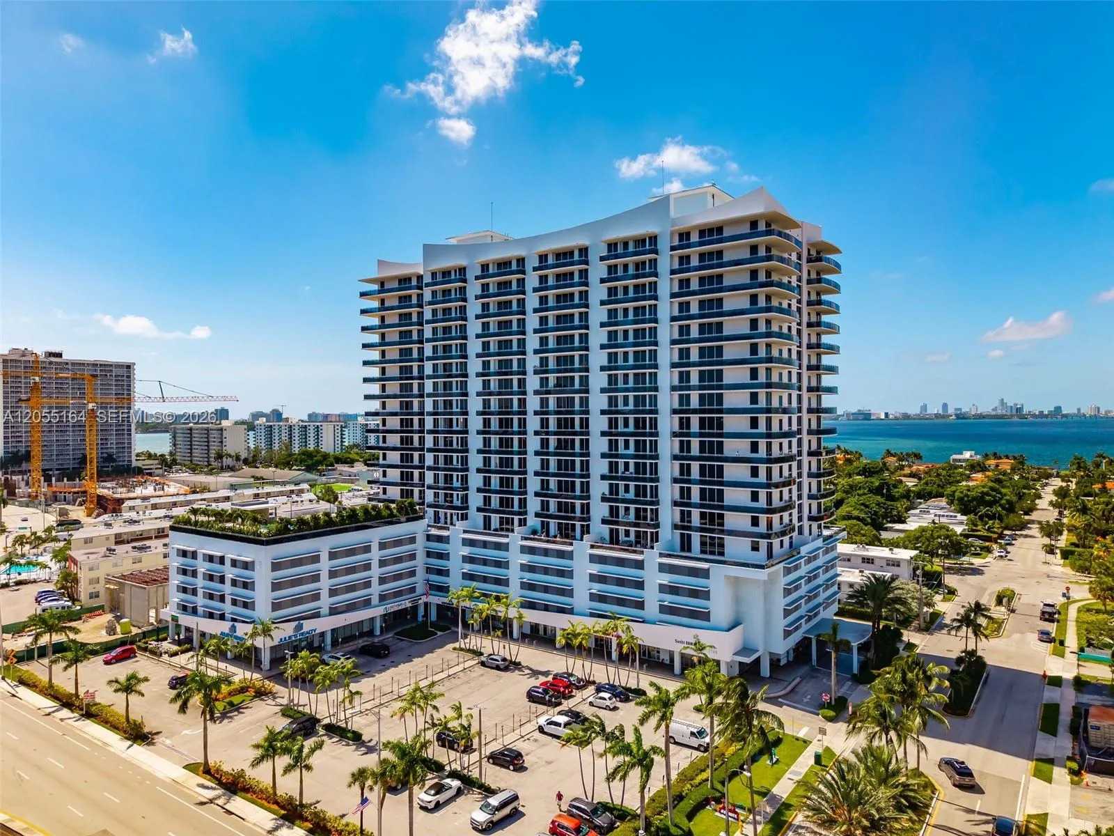 Foto de propiedad en 7901 Hispanola Avenue 1905, North Bay Village, FL 33141 North Bay Village con MLS# 