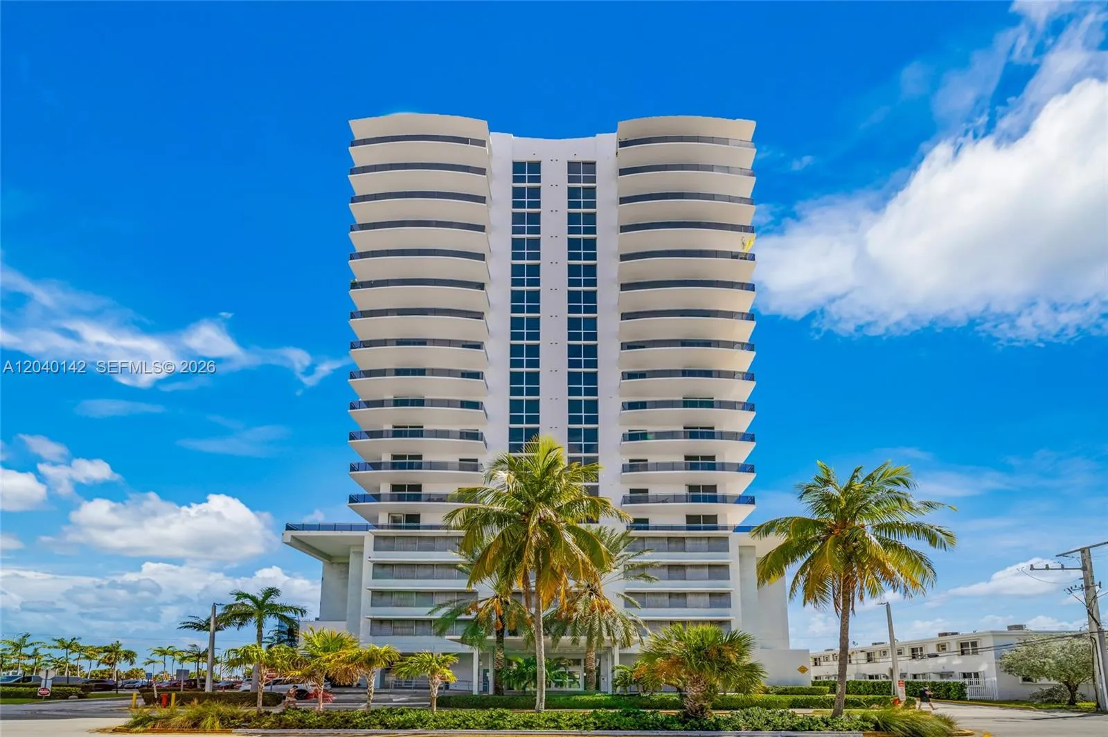 Foto de propiedad en 7901 Hispanola Avenue 2006, North Bay Village, FL 33141 North Bay Village con MLS# 