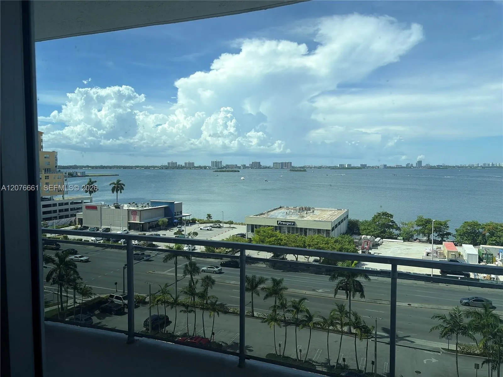 Foto de propiedad en 7901 Hispanola Avenue 807, North Bay Village, FL 33141 North Bay Village con MLS# 