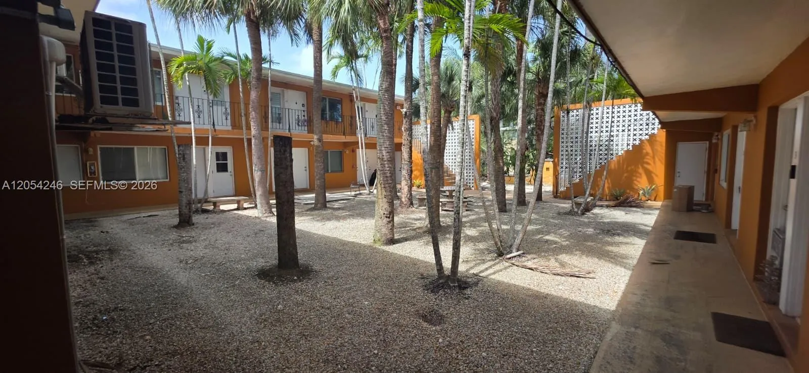 Foto de propiedad en 7901 SW 64th Avenue 4, South Miami, FL 33143 South Miami con MLS# 
