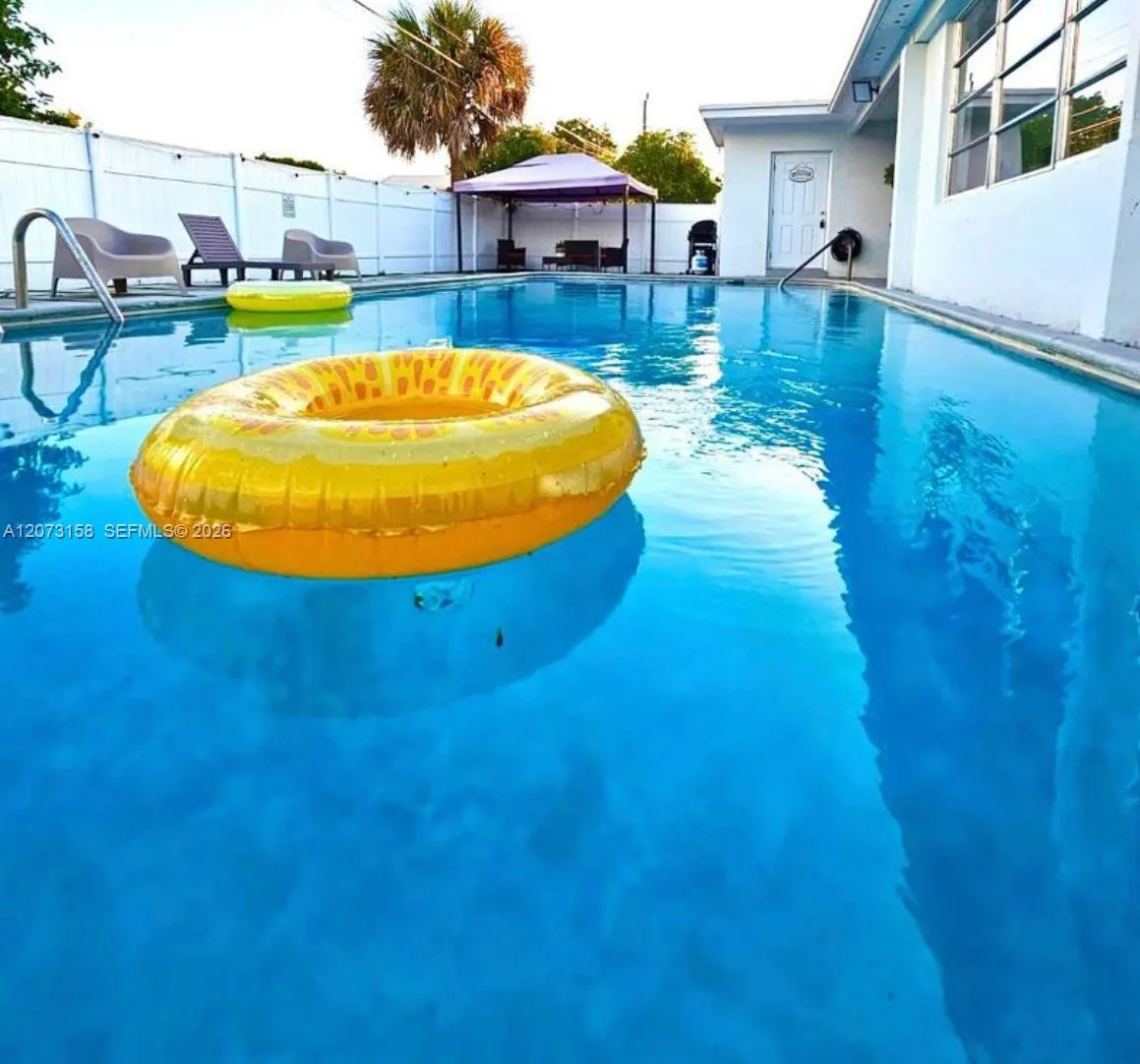 Foto de propiedad en 7904 Miramar Parkway, Miramar, FL 33023 Miramar con MLS# 