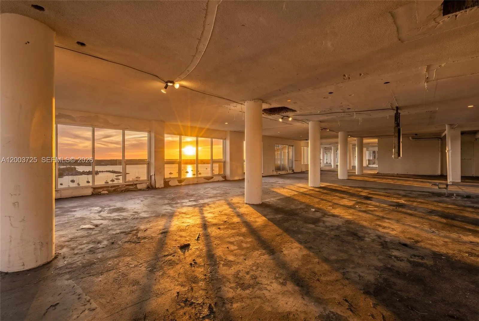 Foto de propiedad en 7904 W Dr Penthouse PENTHOUSE, North Bay Village, FL 33141 North Bay Village con MLS# 