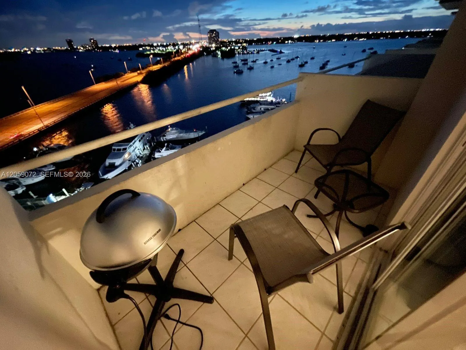 Foto de propiedad en 7904 West Drive 1010, North Bay Village, FL 33141 North Bay Village con MLS# 