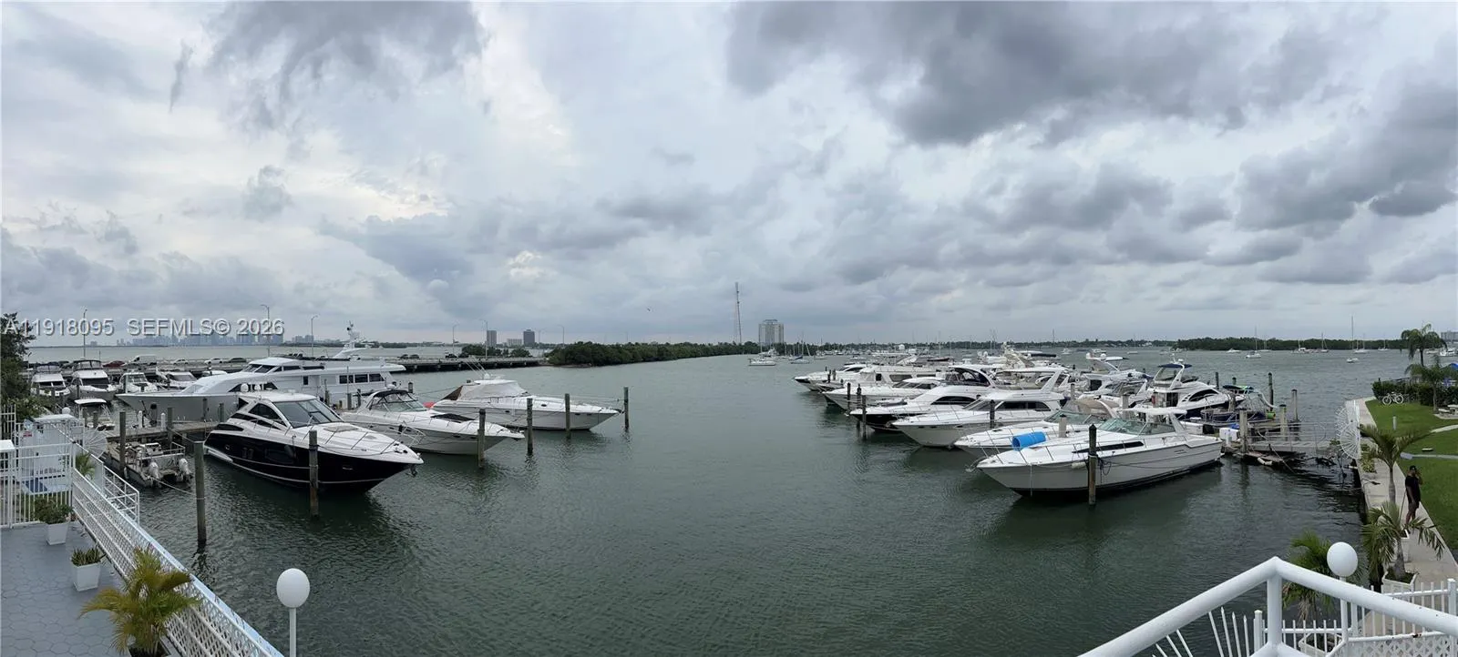 Foto de propiedad en 7904 West Drive 111, North Bay Village, FL 33141 North Bay Village con MLS# 