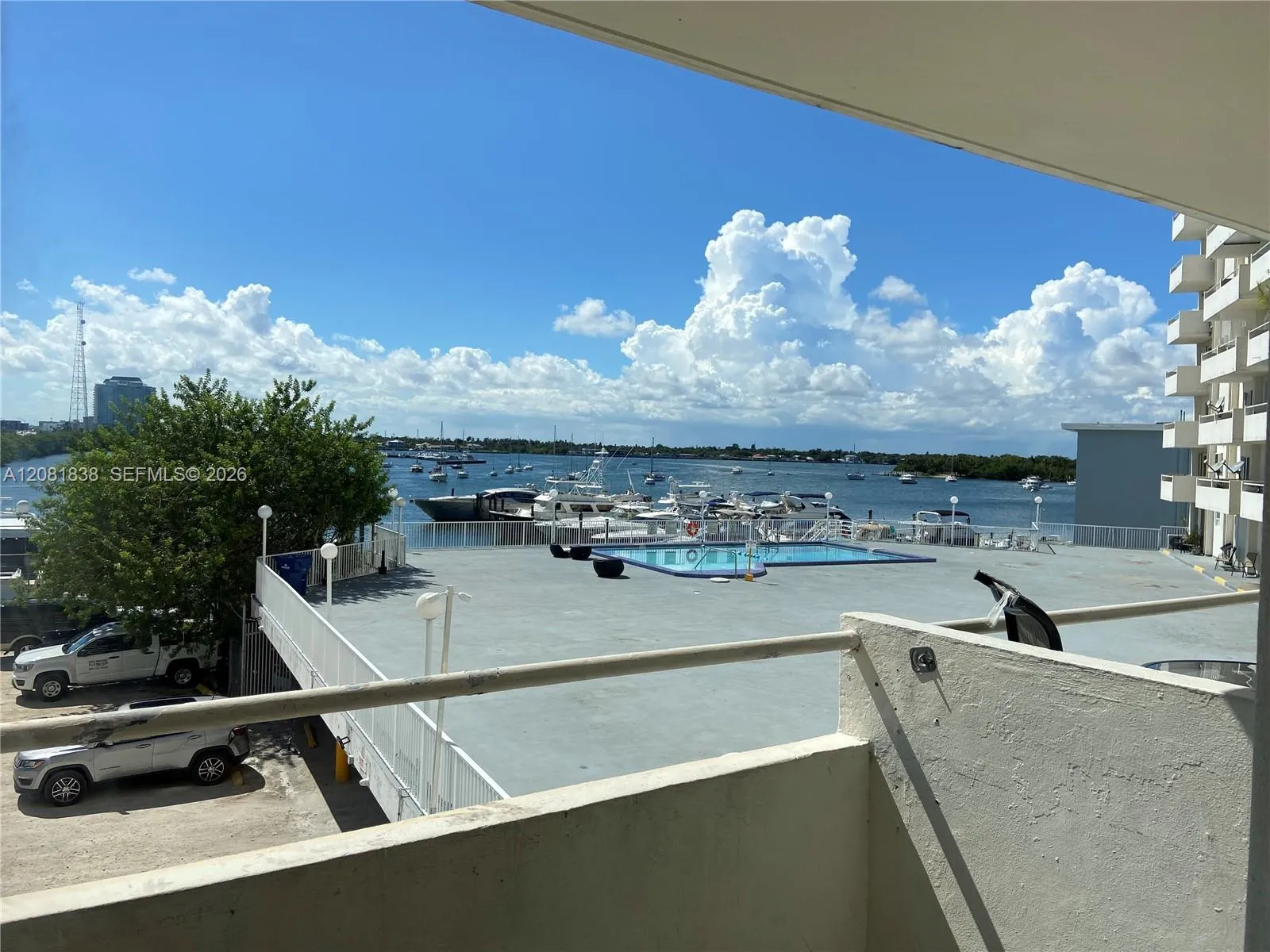 Foto de propiedad en 7904 West Drive 204, North Bay Village, FL 33141 North Bay Village con MLS# 