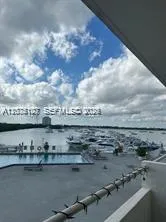 Foto de propiedad en 7904 West Drive 210, North Bay Village, FL 33141 North Bay Village con MLS# 