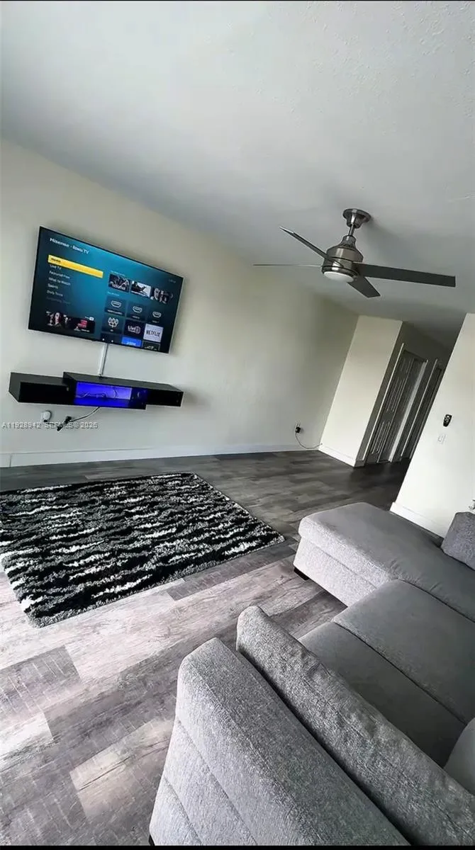Foto de propiedad en 7904 West Drive 315, North Bay Village, FL 33141 North Bay Village con MLS# 
